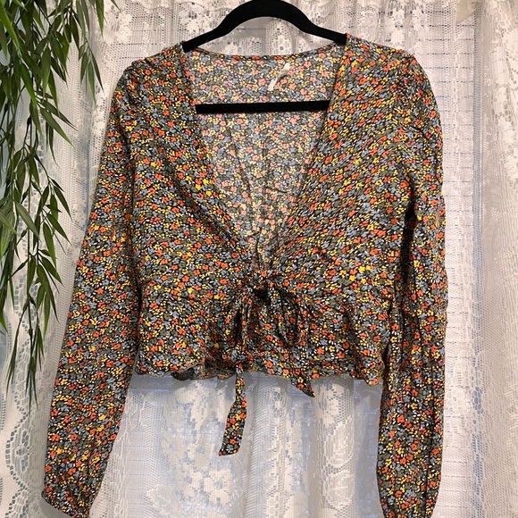 O'Neill Tops - Women’s O’Neil flowy blouse